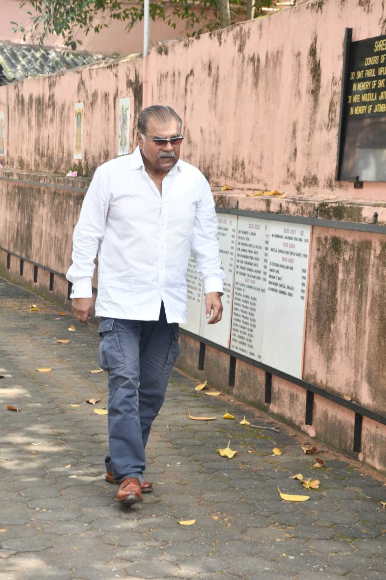 Sharat Saxena was also seen attending the funeral of Satish Shah in Mumbai on Sunday.